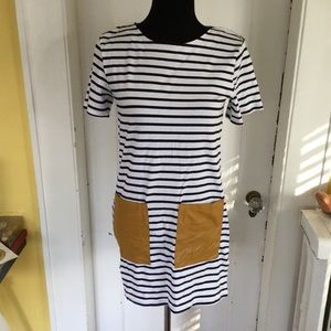 Nautical black & white stripe dress w pockets Sz M